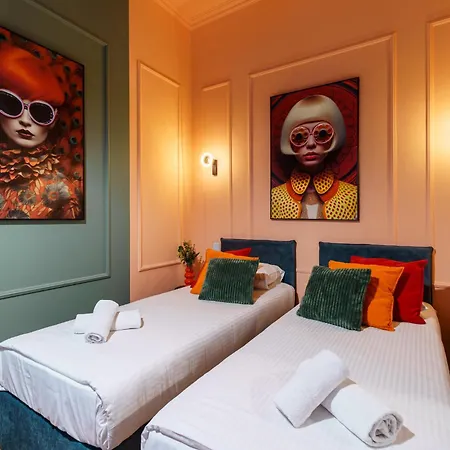 Candy Colored House - Old Town Apartman