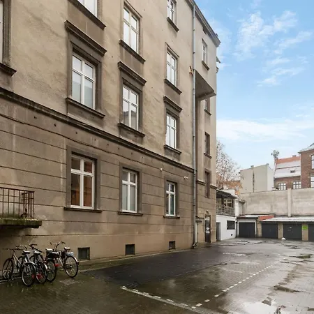 Candy Colored House - Old Town Apartman *