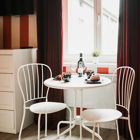 Candy Colored House - Old Town Apartman