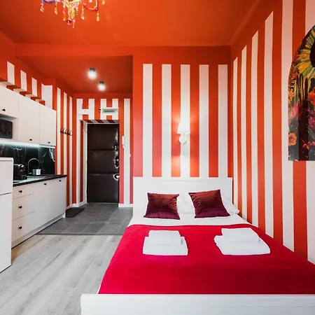 Candy Colored House - Old Town Apartman *