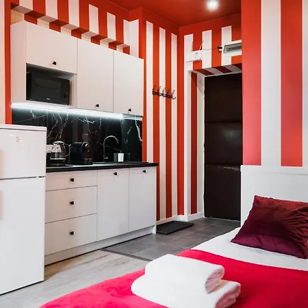 Candy Colored House - Old Town Apartman *