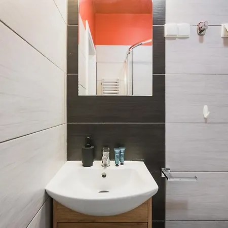 Candy Colored House - Old Town Apartman