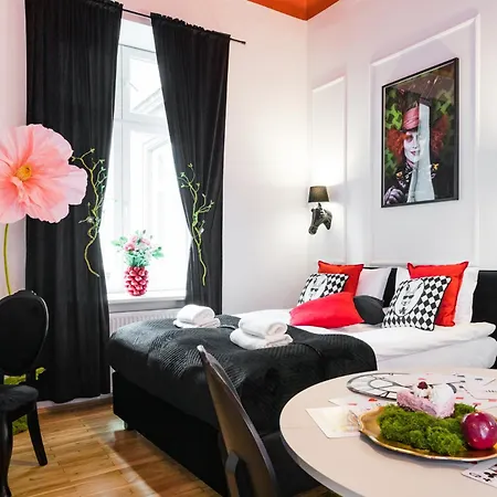 Candy Colored House - Old Town Apartman