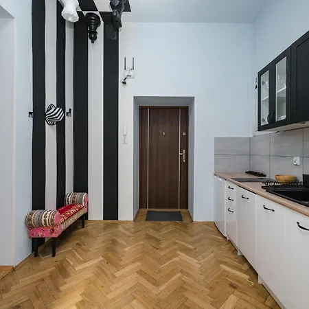 Candy Colored House - Old Town Apartman *