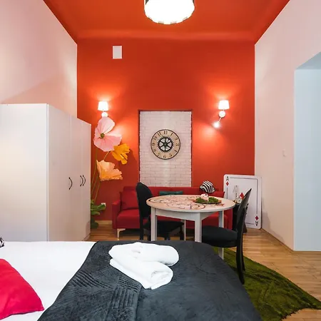 Candy Colored House - Old Town Apartman *