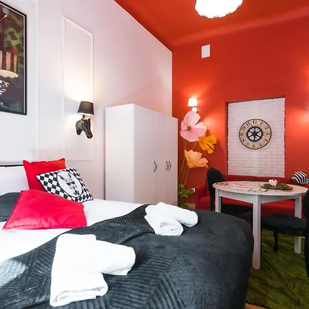 Candy Colored House - Old Town Apartman
