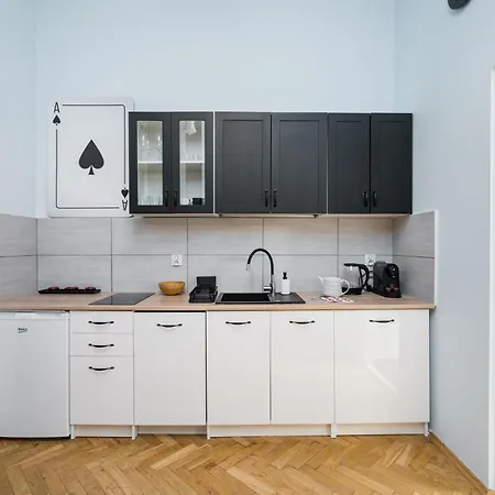 Candy Colored House - Old Town Apartman *