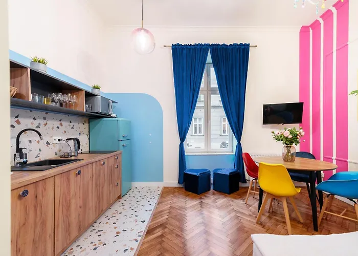 Candy Colored House - Old Town Apartament *