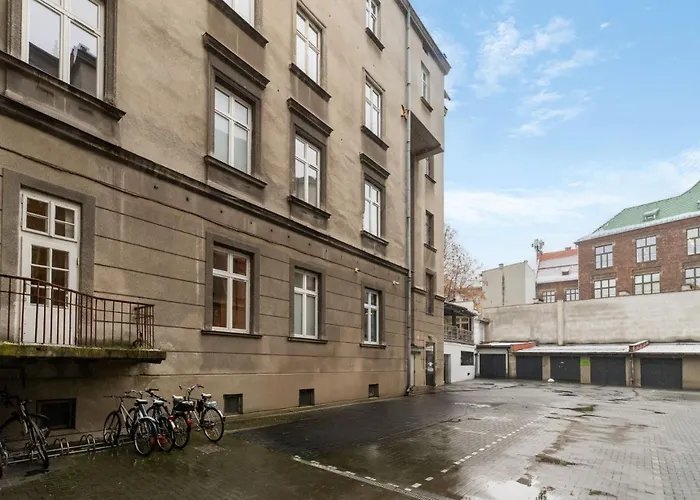 Candy Colored House - Old Town Apartman *