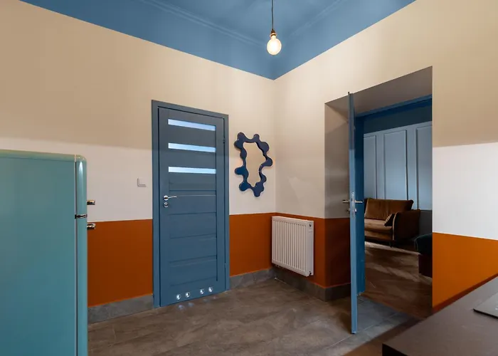 Candy Colored House - Old Town Apartman