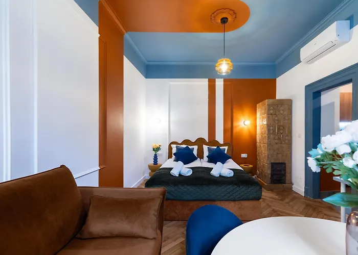 Candy Colored House - Old Town Apartman